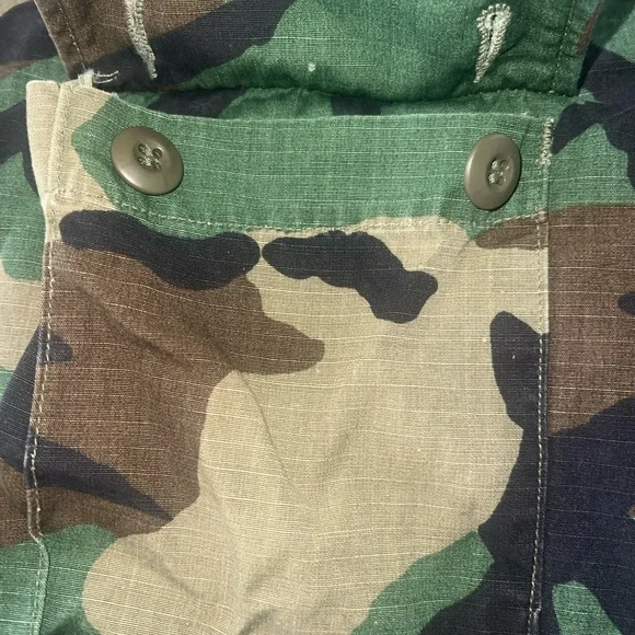 Military Camouflage Long Sleeve Front Pockets / Button Up Shirt Size Large - Picture 4 of 6